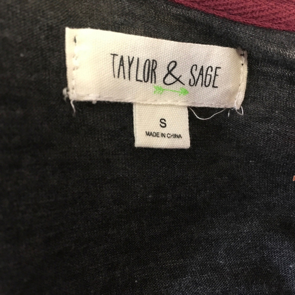 Taylor & Sage Small Gray Lace Sleeve Graphic Tee - Picture 5 of 5